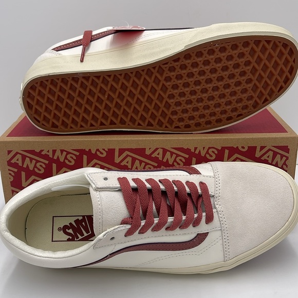 Vans Men’s White and Red Sneakers Old Skool
Vintage Pop Marshmallow/
VN0A4BW2R2S - Picture 4 of 16